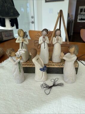 Lot of 6 Willow Tree Figurines.